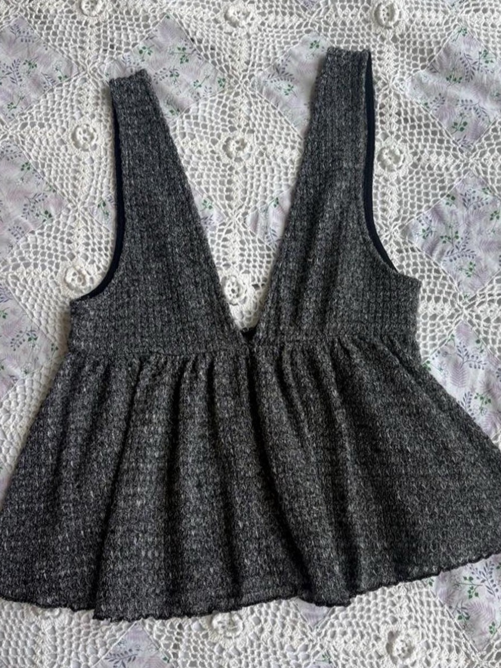 💖 Urban Outfitters Low-Cut Babydoll Knit Top 💖